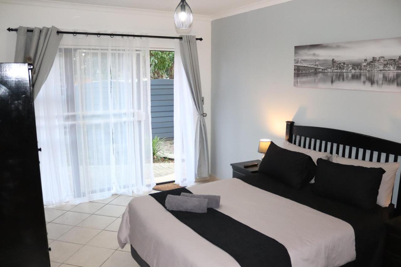 Stay At Home Airport Lodge Kempton Park Bagian luar foto