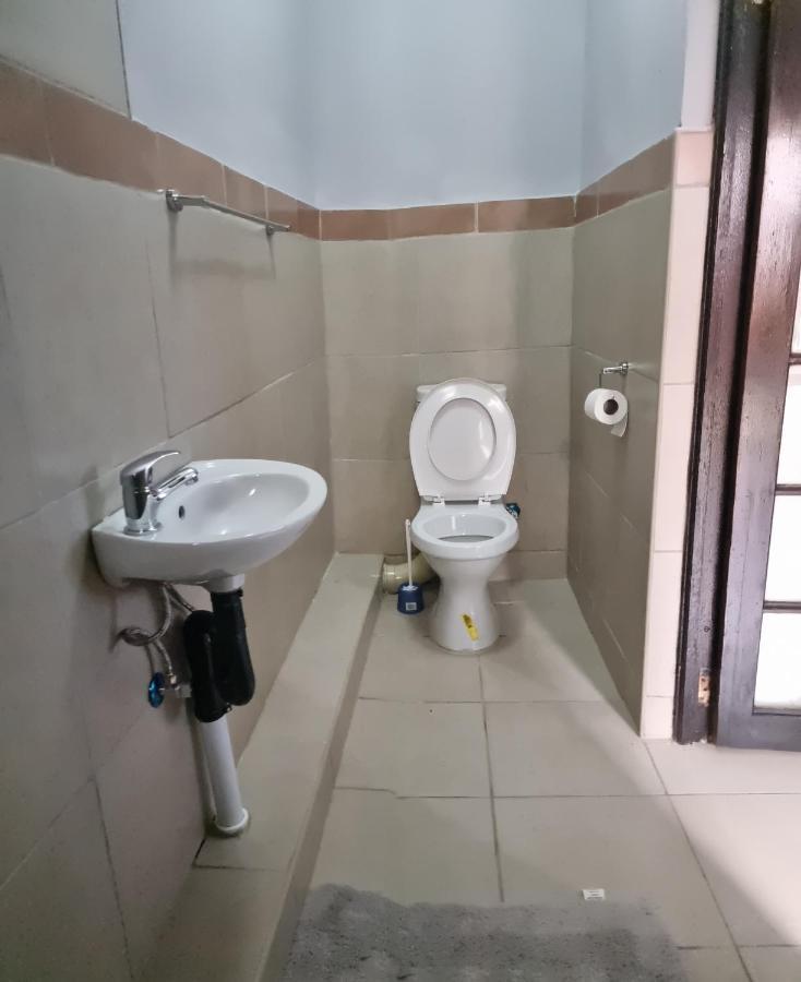 Stay At Home Airport Lodge Kempton Park Bagian luar foto