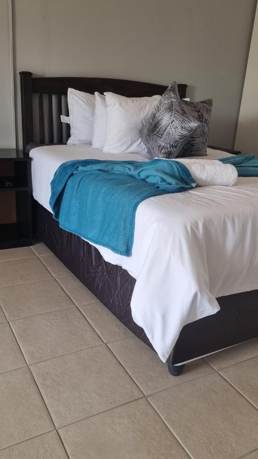 Stay At Home Airport Lodge Kempton Park Bagian luar foto