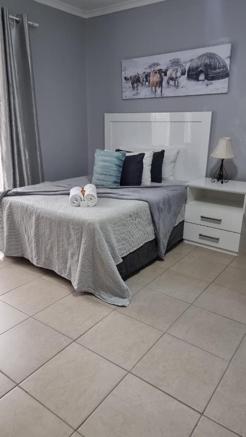 Stay At Home Airport Lodge Kempton Park Bagian luar foto