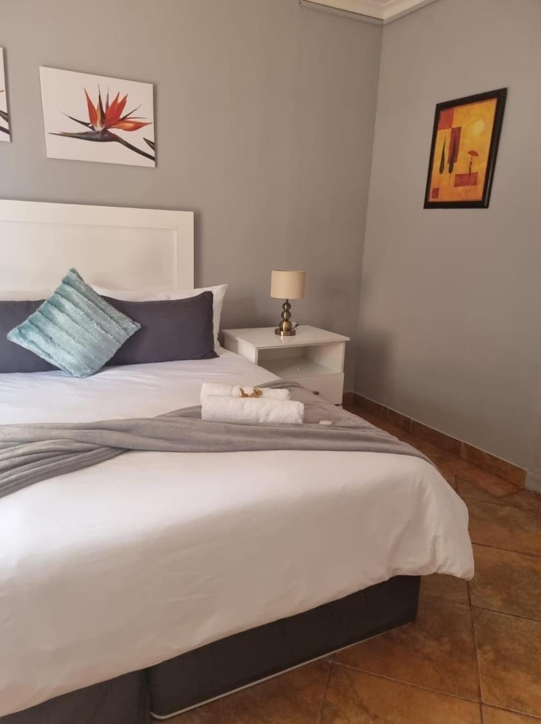 Stay At Home Airport Lodge Kempton Park Bagian luar foto
