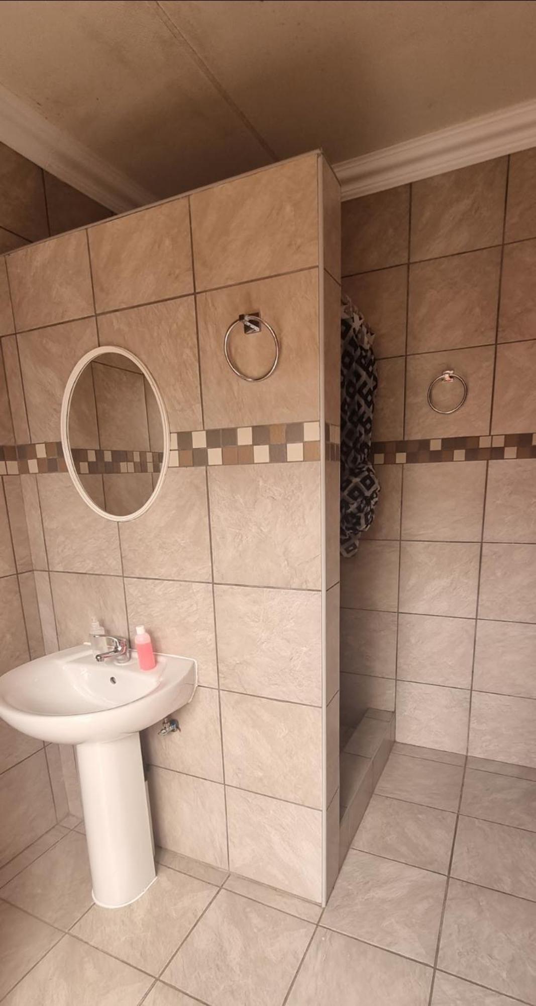 Stay At Home Airport Lodge Kempton Park Bagian luar foto