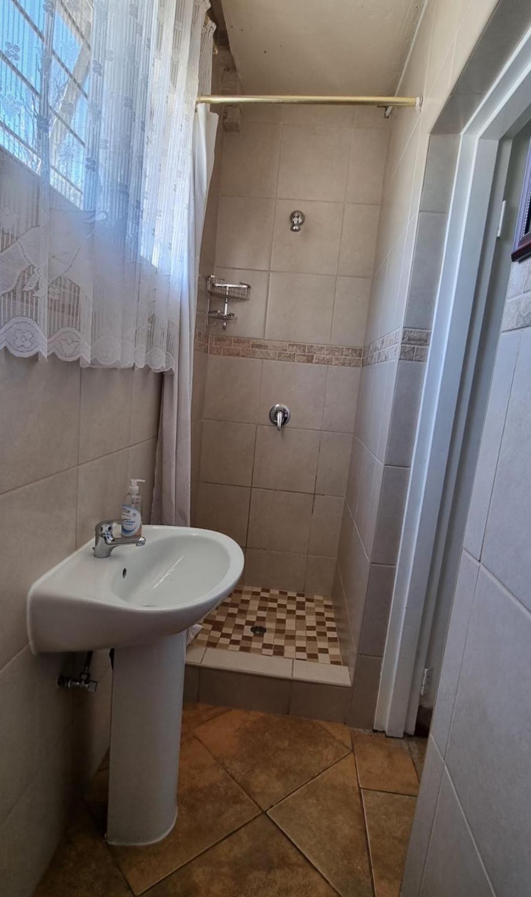 Stay At Home Airport Lodge Kempton Park Bagian luar foto